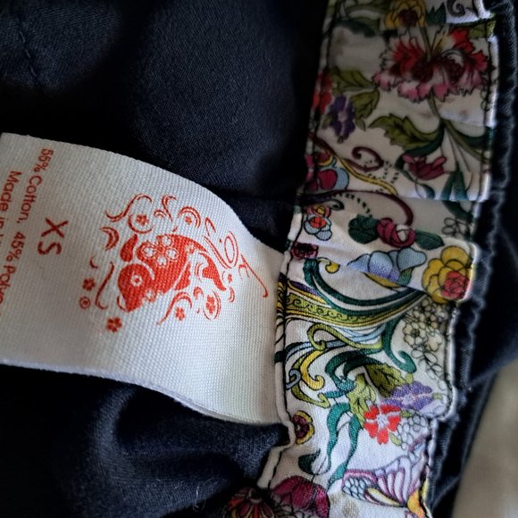 Scrub Set. - Picture 4 of 5